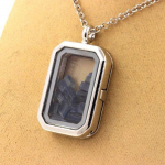 Pierres et Min&eacute;raux. Collier Kyanite brut. Mod&egrave;le rectangle &agrave; pans coup&eacute;s.