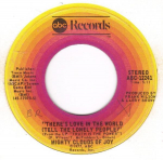 7-tollised plaadid MIGHTY CLOUDS OF JOY - There's Love In The World (R&auml;&auml;gi The ABC12241 Abc Records 1977 USA Soul/Funk Kasutatud