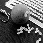 100 TK Bimoo karpkalap&uuml;&uuml;gi juuksepead Boilie Bait Dumbell Shape Fishing Bobbe selge v&auml;rvi jaoks