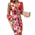 Pliiatskleit puusam&auml;his p&otilde;lve kohal Mugav v&otilde;luv s&otilde;lmega v&ouml;&ouml;koht pingul pliiatsiga &otilde;htukleit t&auml;navar&otilde;ivad L leopard