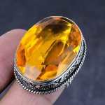 Loodusliku mee topaasi kalliskivi k&auml;sitsi valmistatud 925 h&otilde;bedane kinkes&otilde;rmus, suurus 7 L5W43