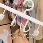 Ruumi kokkuhoidev 12 konksuga p&ouml;&ouml;rlev riidepuu - Ideaalne lipsude, aluspesu, vestide ja seelikute jaoks | Kaasaskantav organiseerija, sobilik &uuml;hiselamutele ja koduseks hoiustamiseks. roosa