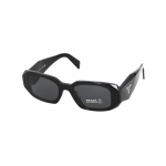 Prada p&auml;ikeseprillid [Saadaval retseptiga] K&uuml;ljel reljeefne logo, atsetaatkiud, ebakorrap&auml;rane kuju, p&auml;ikeseprillid Must 49 originaalpakendis ja kotiga must