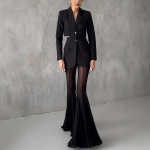 Naiste l&auml;bipaistvad v&otilde;rks&auml;&auml;rised k&otilde;rge v&ouml;&ouml;koht l&auml;bin&auml;htavad laiad kellukujulised p&uuml;ksid S valge