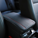 Auto k&auml;etoe kasti padja kiudnahk Subaru Forester Impreza Legacy Outback XV STI 2004 2014 2018 2019 jaoks punane