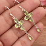 Peridot k&otilde;rvar&otilde;ngas 925 h&otilde;bedast k&otilde;rvar&otilde;ngad rippuvad k&otilde;rvar&otilde;ngad