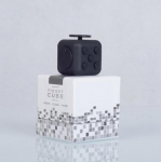 Fidget Cube, stressi ja &auml;revust leevendav m&auml;nguasi, mis sobib suurep&auml;raselt t&auml;iskasvanutele ja lastele[Kingiidee][L&otilde;&otilde;gastav m&auml;nguasi][Stressimaandaja][Pehme materjal] 4.2x4.2x4.2cm