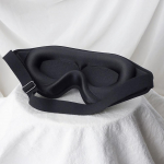 Mugav 3D unemask m&auml;luvahu ja hingava disainiga kosutava &ouml;&ouml;une jaoks must