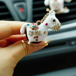 MR TEA Diamond Metal Crown Cross Rabbit Car Styling &otilde;huv&auml;rskendaja parf&uuml;&uuml;m autodele &otilde;hukonditsioneeri &otilde;hutusava l&otilde;hnaga m&auml;nguasjad tarvikud sebra