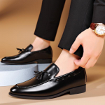 Meeste suured nahast kingad &ndash; mitmek&uuml;lgne Briti &auml;riline vabaaja stiil 48 must