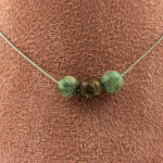 Pierres et Min&eacute;raux. Collier 3 perles Turquoise du P&eacute;rou 8 mm Chaine en acier inoxydable Collier femmes, hommes. Taille personnalis t&uuml;rkiissinine