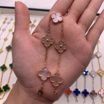 Boutique Neljak&auml;pa Ristikheina Viie &Otilde;iega K&auml;ev&otilde;ru 18K Kerge Luksus Ins Disain Mood Peen Mitmek&uuml;lgne Meeste ja Naiste Mudelid K&auml;ev&otilde;ru Boutique Bracelet