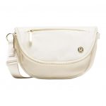Lululemon Sac All Night Festival 2L Br&auml;ndi logoga disain Nailonist ristkorpuseline kott Naiste kotid Hele-kreemjas Kuldne LW9ENNS-042797 Light Ivory & Gold