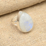 Vikerkaare kuukivist v&auml;&auml;riskivist k&auml;sitsi valmistatud ehted 925 Sterling h&otilde;bedast s&otilde;rmust 4 valge