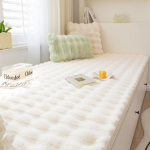 Kreemjas stiilis mullmassaaž K&uuml;&uuml;lik pl&uuml;&uuml;sis padi Four Seasons Universaalne aknapadi Magamistoa R&otilde;dupadi Istumistekk 70*120