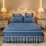 Romantiline luksuslik sametist tepitud voodikate, paks peene flanellist tikandid pitsvoodi seelik King-voodi kate ilma padjap&uuml;&uuml;rita Only 2pcs Pillowcase sinine