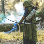 Kapuutsiga keskaegne cosplay-kost&uuml;&uuml;m kapuutsiga t&auml;iskasvanud meestele peoks must