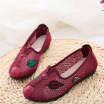 Women's Shoes Old Beijing Cloth Shoes Hollow Out Breathable Casual Shoes Soft Bottom Non-slip Ethnic Wind Shoes Suitable for Daily Wear 35 punane