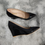 Seksikas terava varbaga lakknahast k&otilde;rged kontsad pumbad naiste punased kontoripulmakingad Suvi s&uuml;gis kiilud naine 40 must