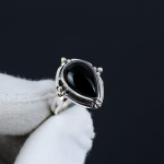 Looduslik Must Oon&uuml;ks Reguleeritav 925 Sterling H&otilde;bedast S&otilde;rmus - Sobib USA suurustele 6 kuni 10 - K&auml;sitsi valmistatud Boho Ehted Naistele ja Meestele, S&otilde;brap&auml;eva Kingitused Adjustable must