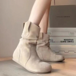 2024 Uued Naiste Keskmise S&auml;&auml;rega Saapad Retro Kunstseemisnahast Plisseeritud Disainer Botas Mujer Libisemiskindlad Madala S&auml;&auml;rega Vabaaja Slip-on Naiste Moesaapad 35 aprikoosi