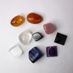Komplektis 9 kodu energiat andvat kristalli Reiki tervendav Vastu p&uuml;ramiid Feng Shui positiivne energia Vaimsed kivid Amet&uuml;st Roosa Kvarts Hematiit Karneool