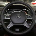 Auto rooli kate Mercedes Benz C180 C200 C260 E200 E260 ML320 ML360 ML400 kohandatud originaalrooli jaoks Black Thread