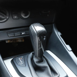 S&uuml;sinikkiust Tekstuuriga Salongi K&auml;igukangi Nuppu Pea Kate Sisekate BMW 1 3 Seeriale E87 E90 E92 E93 2006 - 2009 2010 2011 X1 black