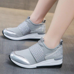 Lamedad Sporditossud Kristallist naiste luksusjalatsid Suvised &otilde;uekingid Disainer k&otilde;ndimisjalatsid vabaaja madalal jooksmisel 36 must