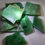 Looduslik jadeiit jadekivi roheline toores Hiina dulongi jade mineraalide n&auml;idised kodukaunistuse kivi 1-3pcs 90-100g roheline