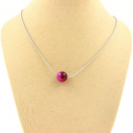 Pierres et Min&eacute;raux. Collier 1 perle Oeil de Tigre fuschia 8 mm. Chaine en acier Collier femmes, hommes. Taille personnalisable.