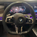 K&auml;sitsi &otilde;mmeldud s&uuml;sinikkiust ehtsast nahast auto rooliratta kate BMW 325i 330LI 740li 530LI 2025 jaoks