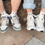 2 paari &uuml;hendavad paarisokid Magnetic Suction 3D nukk Paari sokid K&auml;est kinni hoidev paar Naljakad sokid Toru keskel Armsad sokid Naljakad kingitused naistele Meestele one size