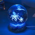 3D-kristallkuuli &ouml;&ouml;valgustid helendavad merimeduusid, astronaut USB-toiteallikad, soe voodivalgusti j&otilde;ululatern lastele kingituseks