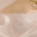 925 Sterling h&otilde;bedane kuukivi &uuml;mmargune rangluu kaelakee, naiselik temperament, ni&scaron;i temperament T&auml;iesti sobiv kerge luksus 925 h&otilde;be