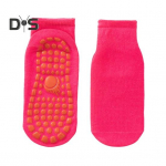 1 paar batuudi sokid Libisemisvastane silikoonist k&auml;epide, p&otilde;hi Suure h&otilde;&otilde;rdumisega &uuml;hev&auml;rviline k&otilde;rge elastsusega higineeldumine t&auml;iskasvanutele m&otilde;eldud kodu jooga sokid p&otilde;randasokid must