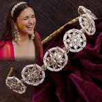 Kundaniga kaunistatud Matha Patti Sheesh Patti Peaehe Traditsiooniline Peapael Juuksepael Ehted Juuksekett naistele ja t&uuml;drukutele (Kuldne Valge)