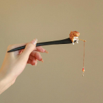 1 tk Hiina stiilis naiste cheongsami tarvikud Vintage Cat Fishing puidust juuksepulk