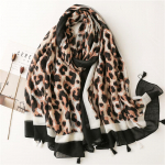 180 * 120 kr&uuml;ptitud Bali l&otilde;ngast puuvillane ja linane sall leopardimustriga positsioneerimismustri ja tutiga Tourism rannasall naistele 180*120