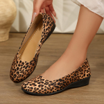 Naiste leopardimustriga baleriinad - Pealepandavad kingad pealet&otilde;mbekinnisega, &uuml;mara ninaga, polsterdatud sisetallaga - Aastaringsed vabaaja- ja pidulikud jalatsid Size 36 leopardimustriline v&auml;rv