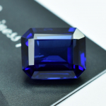 9,75 ct naturaalne Kashmiri safiir sinine SERTIFITSEERITUD smaragdi kujuline lahtine v&auml;&auml;riskivi 12.1 mm sinine