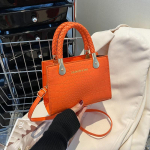 T&auml;iustatud Crossbody kott Naiste kott 2023 Uus mood k&auml;ekott Tekstuuriga &otilde;lakott Mitmek&uuml;lgne l&auml;&auml;nelik v&auml;ike kandiline kott 20x8x14.5cm