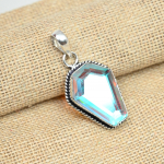 925 Sterling Silver Rainbow Mystic Topaz kalliskivist k&auml;sitsi valmistatud ripatsehted pulmakingituseks 1.57 Inches valge