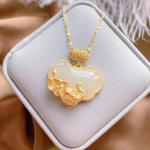 Uus originaal inkrusteeritud naturaalne Hetian kaltsedoni karpkala lootose hiina stiilis retro temperament ripats kaelakee naiste aksessuaarid