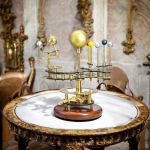 Antiikne messingist Orrery p&auml;ikeses&uuml;steem, t&auml;ielikult toimiv P&auml;ikese Maa ja Kuu liikumise teaduslik uurimismudel, kodukaunistus, antiikne meistriteos