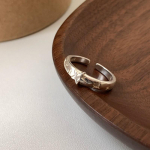 Kerge luksuslik retroh&otilde;bedane p&auml;rls&otilde;rmus, naiste peen elegants, ainulaadne isiksus, ni&scaron;imood, mitmek&uuml;lgne s&otilde;rmus