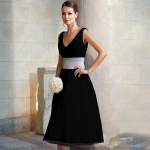 Naiste elegantne V-kaelusega varrukateta v&ouml;&ouml;koht. Line Swing Slim Fit s&auml;&auml;re keskele ulatuv pulmakleit 5XL must