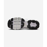 Nike Air Max Moto 2K Valge Metallik H&otilde;be Naiste Tossud Must Foton-Tolm HQ2056-103 37.5 gray