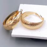 Funky ja julge C-kujuline kalasaba disainiga k&otilde;rvar&otilde;ngad naistele