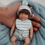 Veekindel Kogu Keha Vin&uuml;&uuml;l Mini Taass&uuml;nni Nukk 6'' 15 cm Armas Riietatav Peopesa Beebinukk Aprill Elutruu Magav Taass&uuml;nni Nukk M&auml;nguasi Lastep&auml;eva Kingituseks 6 inch